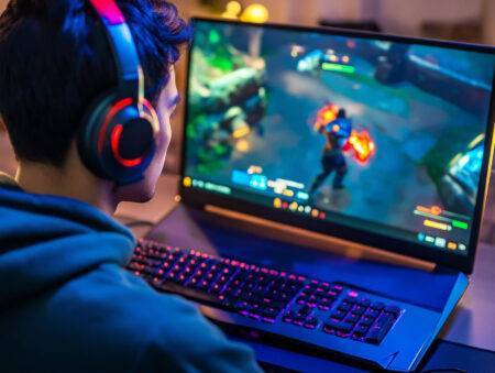 Jak wybrać najlepszy laptop gamingowy - podpowiadamy na co zwrócić szczególną uwagę