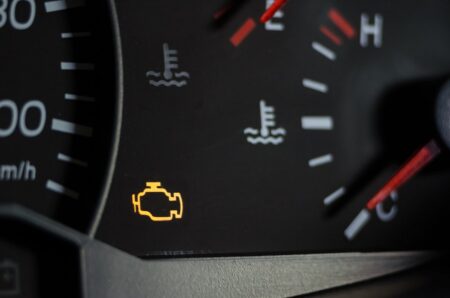 Co zrobić, gdy zapala się kontrolka check engine? Co zrobić, gdy zapala się kontrolka check engine