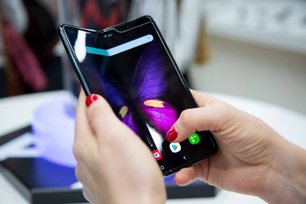 Czy warto kupić składany telefon? Wady i zalety foldów 2025 Czy warto kupić składany telefon w 2025 roku - Wady i zalety foldów