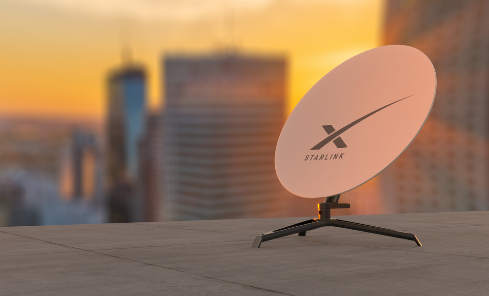 Antena Starlink na budynku – internet satelitarny w Polsce jako alternatywa dla światłowodu