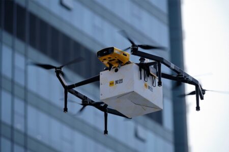 Chińskie drony nowej generacji wykorzystywane w logistyce, przemyśle i wojsku – technologie UAV przyszłości