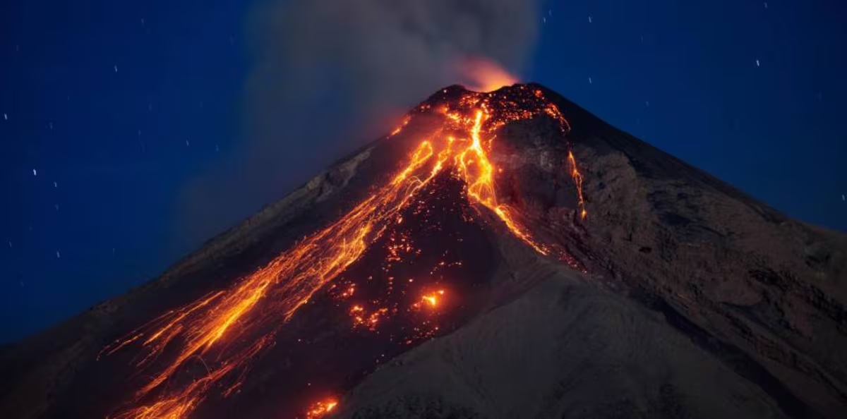 Erupcja wulkaniczna - Volcán de Fuego (Gwatemala, 2018)
