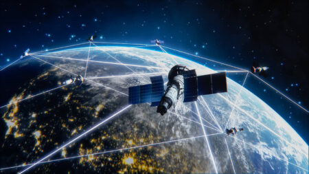 Internet satelitarny w Polsce – ceny 2026, Starlink vs GEO. Czy to realna alternatywa dla światłowodu? Internet satelitarny w Polsce 2026 – sieć satelitów LEO i GEO nad Europą jako alternatywa dla światłowodu