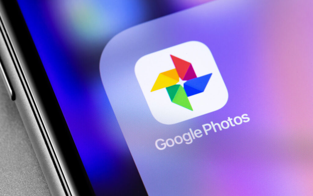 Zdjęcia Google – co to za aplikacja, jak działa i dlaczego zastępuje dysk, galerię i backup w jednym? Zdjęcia Google – aplikacja Google Photos z funkcjami AI do organizowania zdjęć