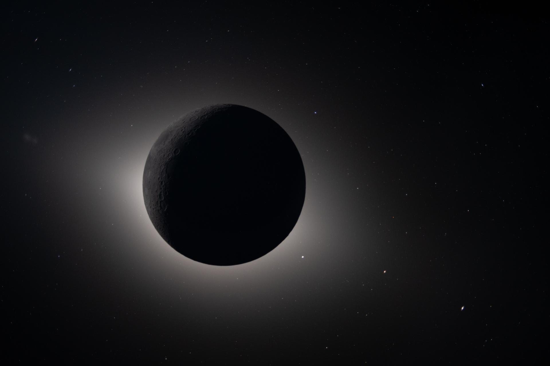 Artemis II – Księżyc w trakcie zaćmienia widziany z kosmosu, podświetlony przez Słońce z widoczną koroną i gwiazdami w tle, zdjęcie NASA z 2026 roku