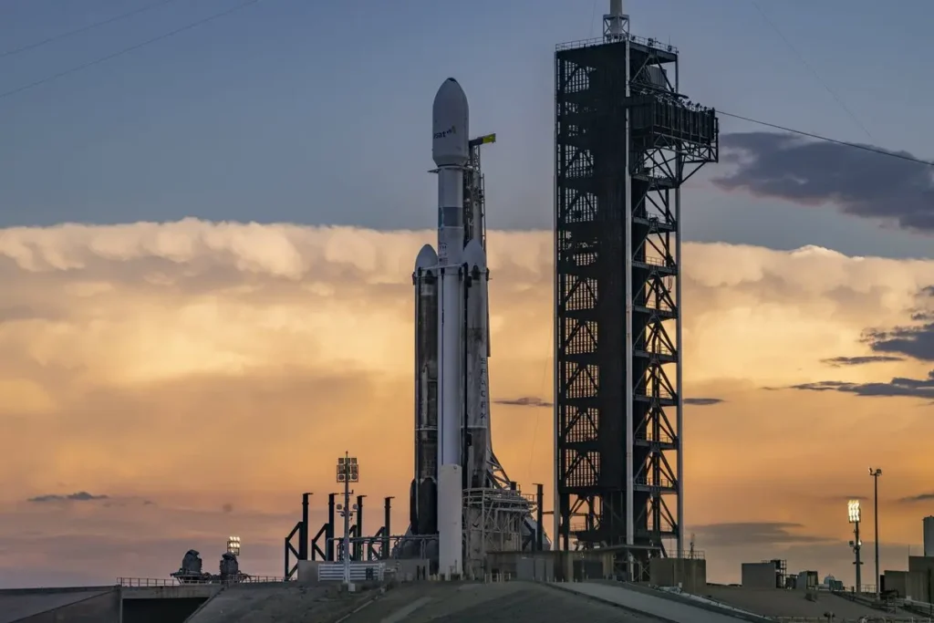 Falcon Heavy powraca do gry: satelita ViaSat-3 F3 leci na orbitę Falcon Heavy ViaSat-3 F3