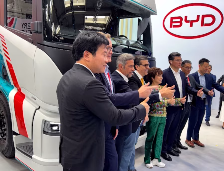 BYD nie zatrzymuje się na samochodach. Chiński gigant będzie produkował ciężarówki w Europie BYD ciężarówki w Europie