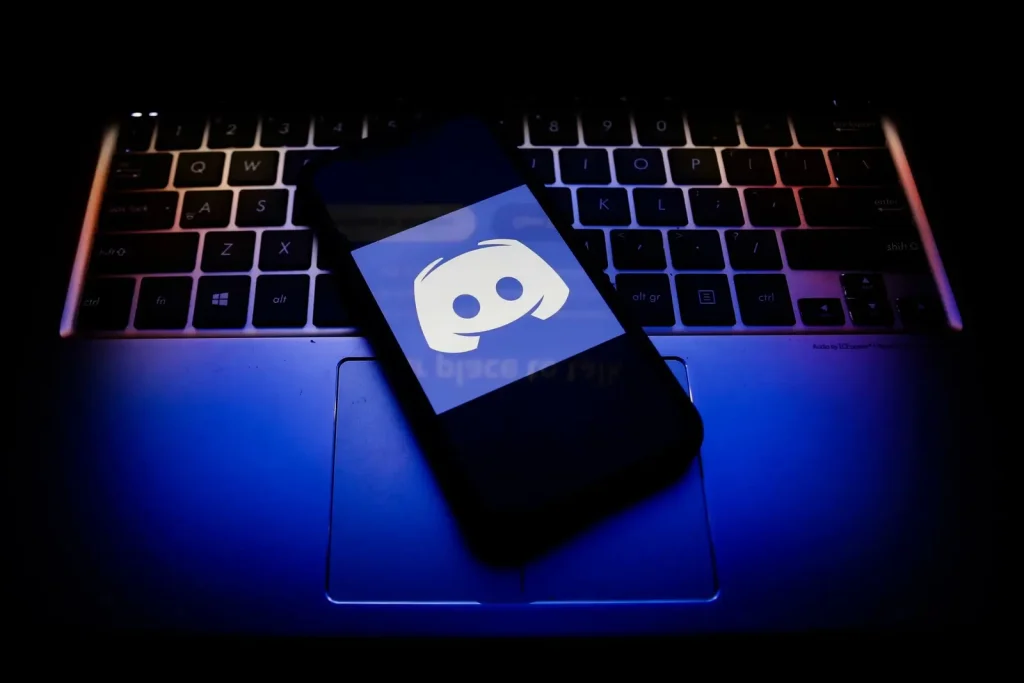 Discord od dziś sprawdza wiek użytkowników. Większość nie będzie musiała wysyłać dowodu Discord - aplikacja